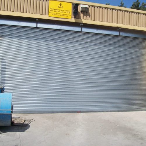 Large shutter with reiforced fascia